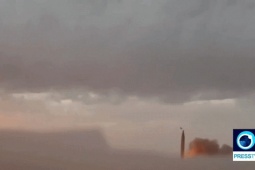 Iran tấn công dồn dập, đánh trúng nhiều mục tiêu quân sự của Mỹ và Israel