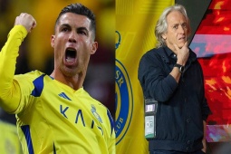 Chuyện lạ ở Al Nassr: HLV Jesus "xin phép", Ronaldo đồng ý mới dám thay người