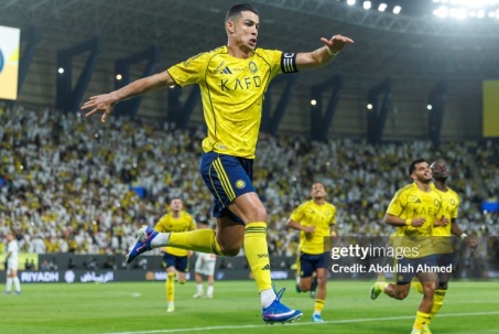 Rực rỡ Ronaldo lập cú đúp trong ngày trở lại, Al Nassr đại thắng để vững ngôi đầu