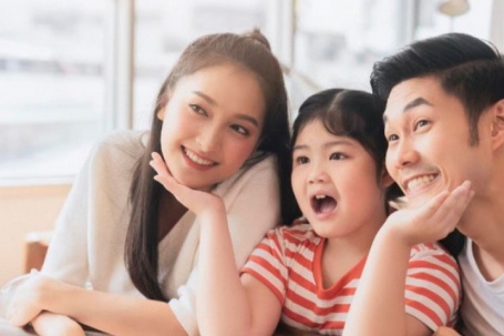 Trẻ EQ cao thường lớn lên trong gia đình có 4 đặc điểm này