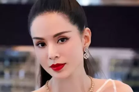 Một nửa giới giải trí phải xin lỗi