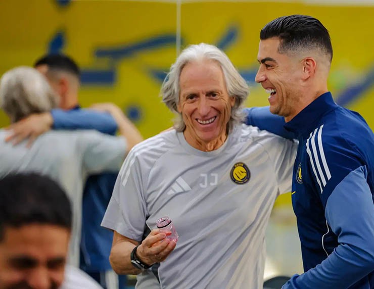 HLV Jesus đặc biệt thân thiết với Ronaldo