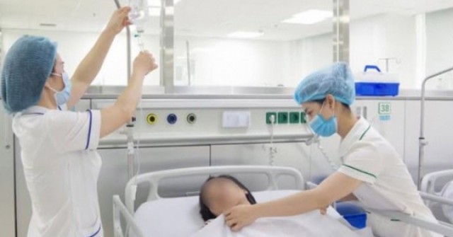 Liên tục thức khuya, tắm muộn, nam thanh niên đột quỵ trong đêm