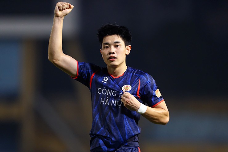 Đình Bắc ăn mừng bàn thắng đầu tiên tại V-League 2025/26.