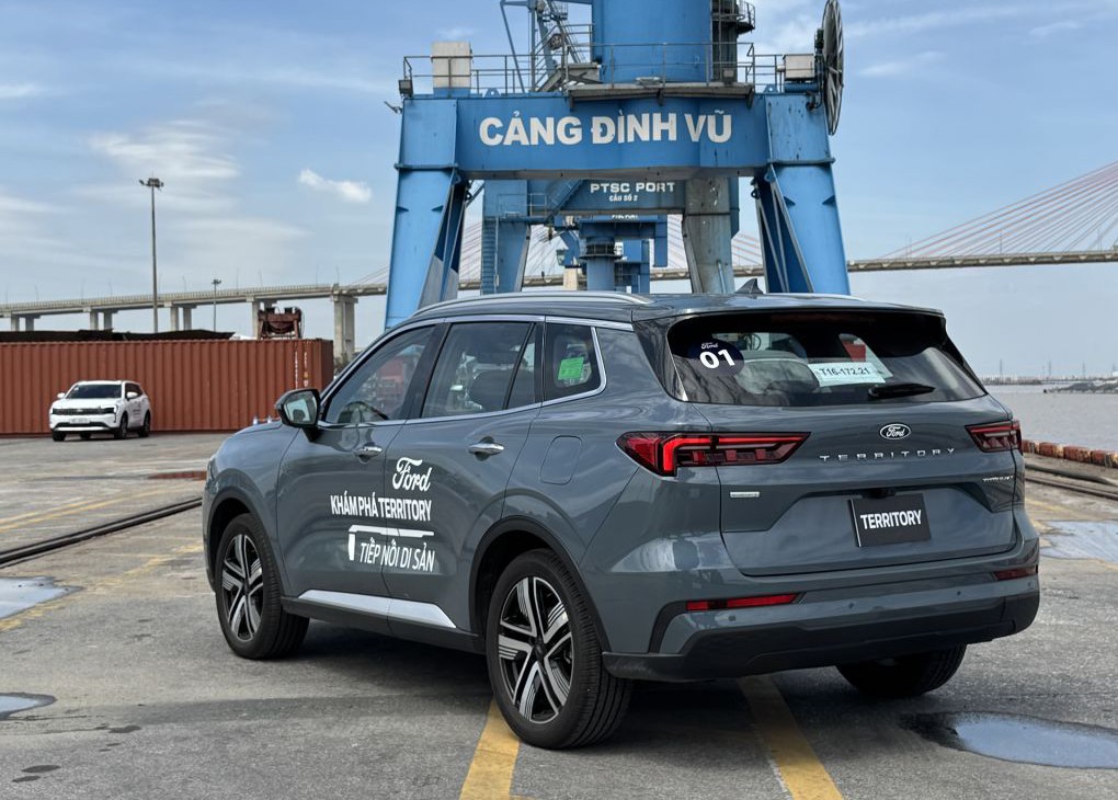 Bản Titanium hiện có giá 819 triệu đồng và bản Titanium X giữ mức 875 triệu đồng.