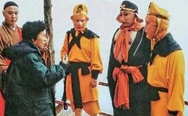 Tôn Ngộ Không do Đinh Kiện và Lục Tiểu Linh Đồng đóng.