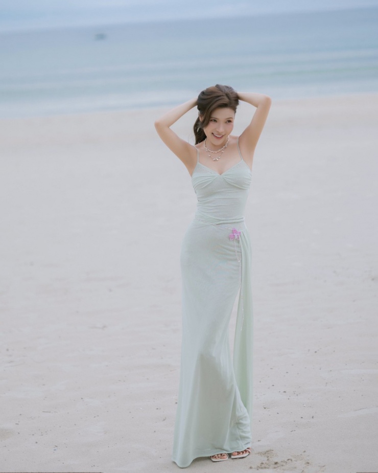 Ảnh sao 5/4: Vân Trang lần đầu đưa cặp sinh đôi 4 tuổi về nhà ông bà ngoại - 4