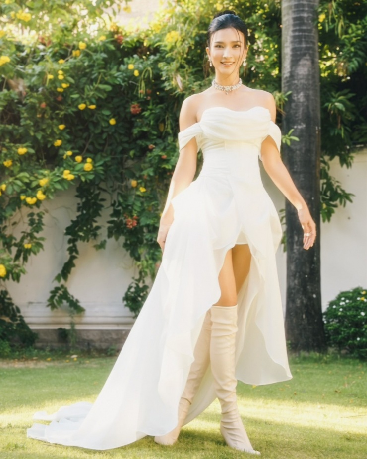 Ảnh sao 5/4: Vân Trang lần đầu đưa cặp sinh đôi 4 tuổi về nhà ông bà ngoại - 9