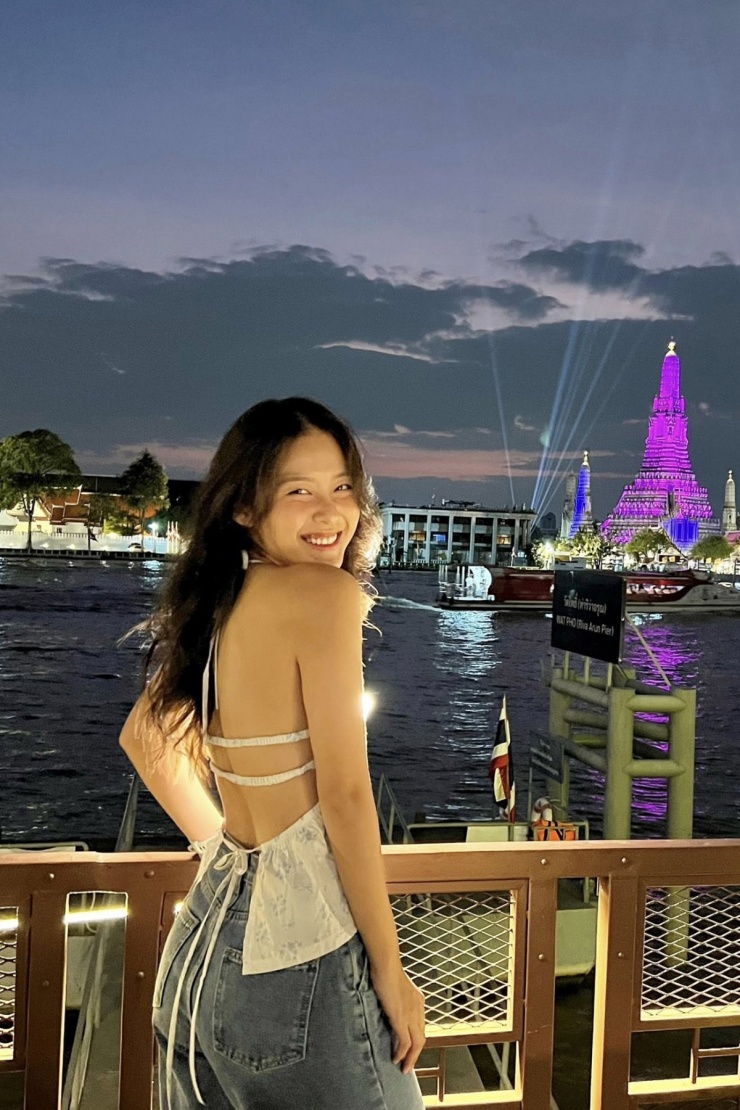 Cách Khả Ngân chọn trang phục hè cho vòng một khiêm tốn - 7