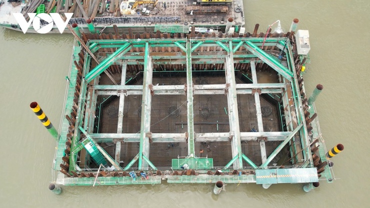 Trụ TC4 đang trong giai đoạn lắp dựng cốt thép.