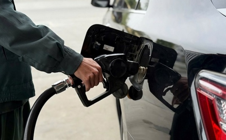 Việt Nam giữ vững phòng tuyến xăng dầu giữa cơn bão giá khu vực và thế giới. Ảnh minh họa