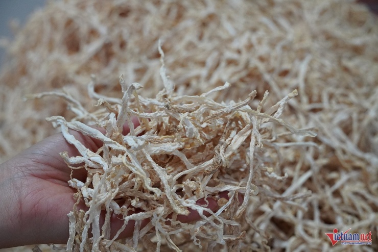 Hơn 20kg củ cải tươi thu được 1kg sấy khô, bán giá 330.000 đồng/kg. Ảnh: T.T