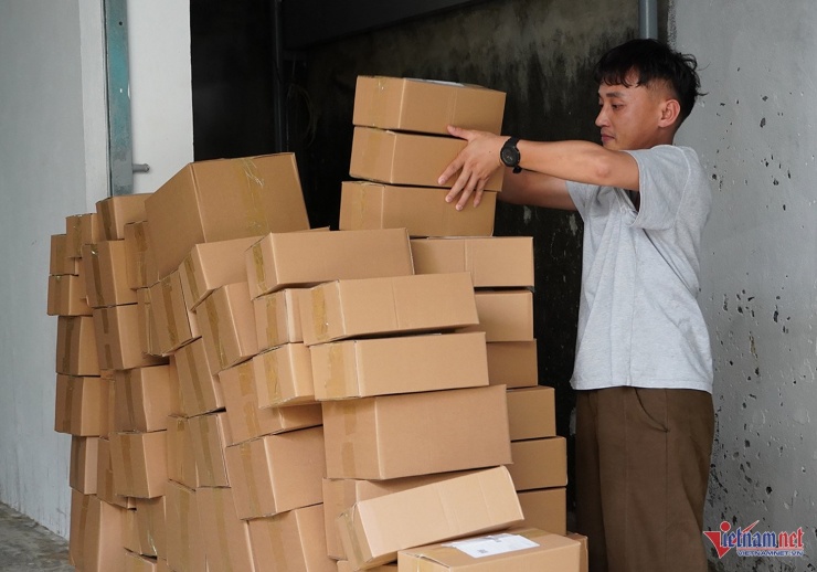 Vỡ nợ trắng tay, Vũ Văn Giáp về quê bán nông sản, nay chốt đơn không kịp nghỉ. Ảnh: T.T