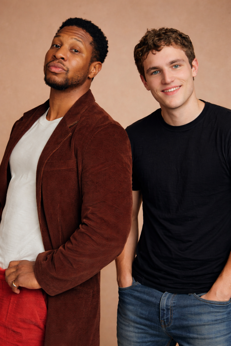 Jonathan Majors và nam diễn viên trẻ JC Kilcoyne.