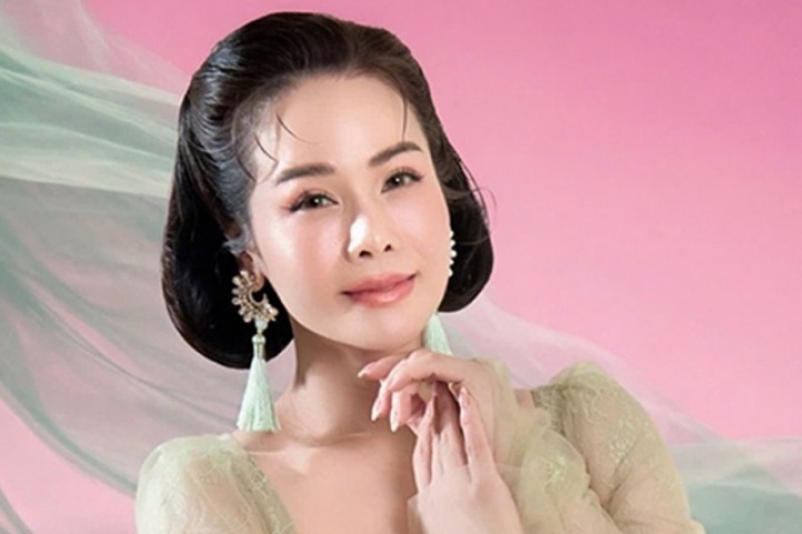 'Phú bà showbiz' Nhật Kim Anh ở biệt thự 200m2, tu tập và giấu kín tình yêu