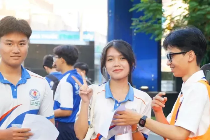 Đề thi Đánh giá năng lực của ĐH Quốc gia TP.HCM khiến thí sinh “căng não” đến phút cuối