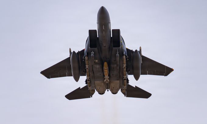 Tiêm kích F-15E Mỹ tham gia chiến dịch tập kích Iran hôm 14/3. Ảnh: USAF