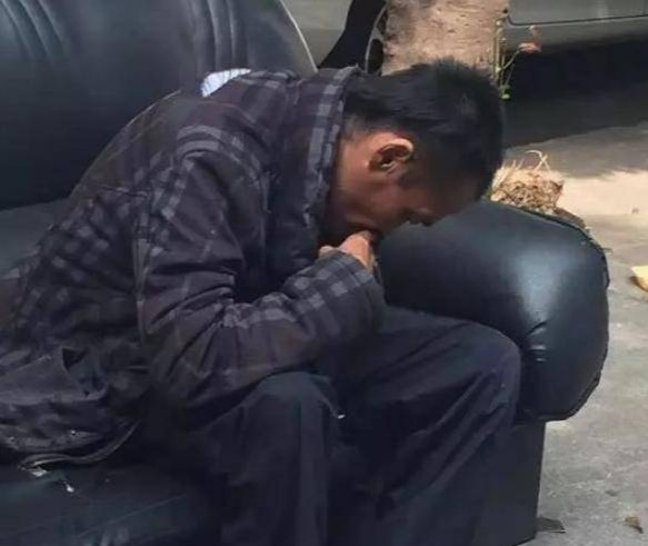 Biến cố xảy đến khiến Tào Dương không dám về nhà, chấp nhận cuộc sống lang thang kéo dài 14 năm.