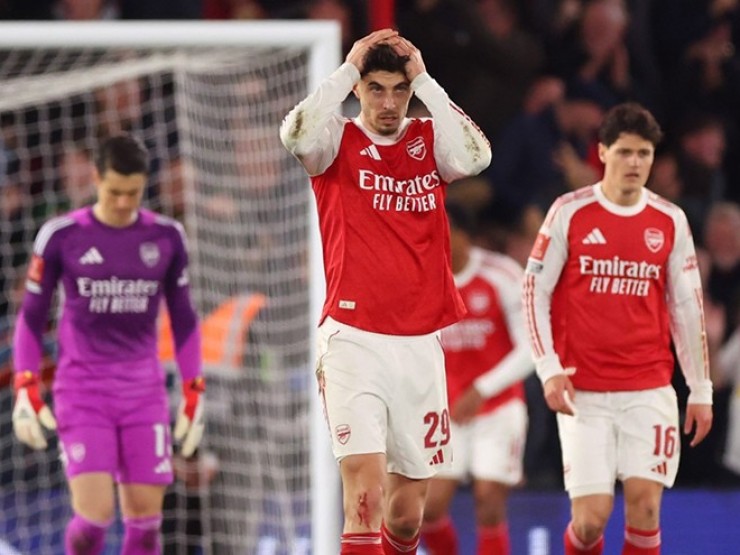 Arsenal thua 2 trận liên tiếp: Sự tự tin chạm đáy, coi chừng mất “cả chì lẫn chài“