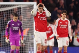 Arsenal thua 2 trận liên tiếp: Sự tự tin chạm đáy, coi chừng mất "cả chì lẫn chài"