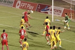 Trực tiếp bóng đá SLNA - Thể Công Viettel: VAR từ chối bàn thắng (V-League)