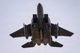 Iran 'đổi mới phòng không' để hạ tiêm kích F-15E Mỹ