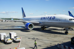 Chi phí đi máy bay sẽ đắt đỏ thế nào?