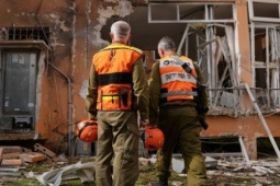 Mỹ - Israel không kích dữ dội vào Isfahan và Tehran, Iran chuẩn bị sẵn "bất ngờ lớn"