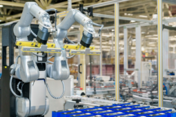 Robot hình người “đi làm”: Cú sốc mới trong ngành sản xuất ô tô