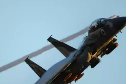 Mỹ tìm thấy phi công máy bay F-15 bị bắn rơi ở Iran