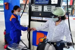 Thu ngân sách giảm khoảng 7.200 tỷ đồng để bình ổn giá xăng dầu