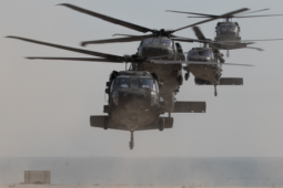 Iran tuyên bố bắn hạ 3 máy bay Mỹ tham gia cứu phi công F-15, Mỹ nói tự hủy