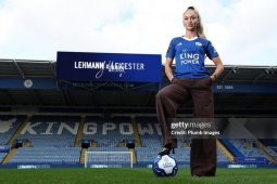 Nữ cầu thủ đẹp nhất thế giới "nửa kín nửa hở" táo bạo, fan đứng ngồi không yên