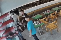 Bác sĩ giành sự sống cho người đàn ông bị ngừng tuần hoàn tại quán cà...