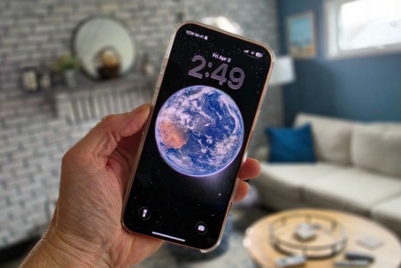 HOT: iPhone 17 Pro Max thành công bay vào vũ trụ