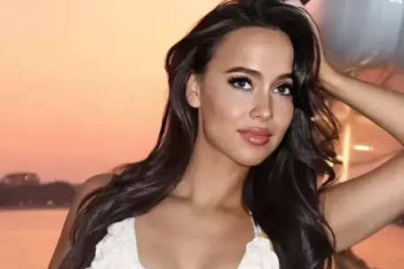 Hoa hậu Mỹ từ bỏ danh hiệu