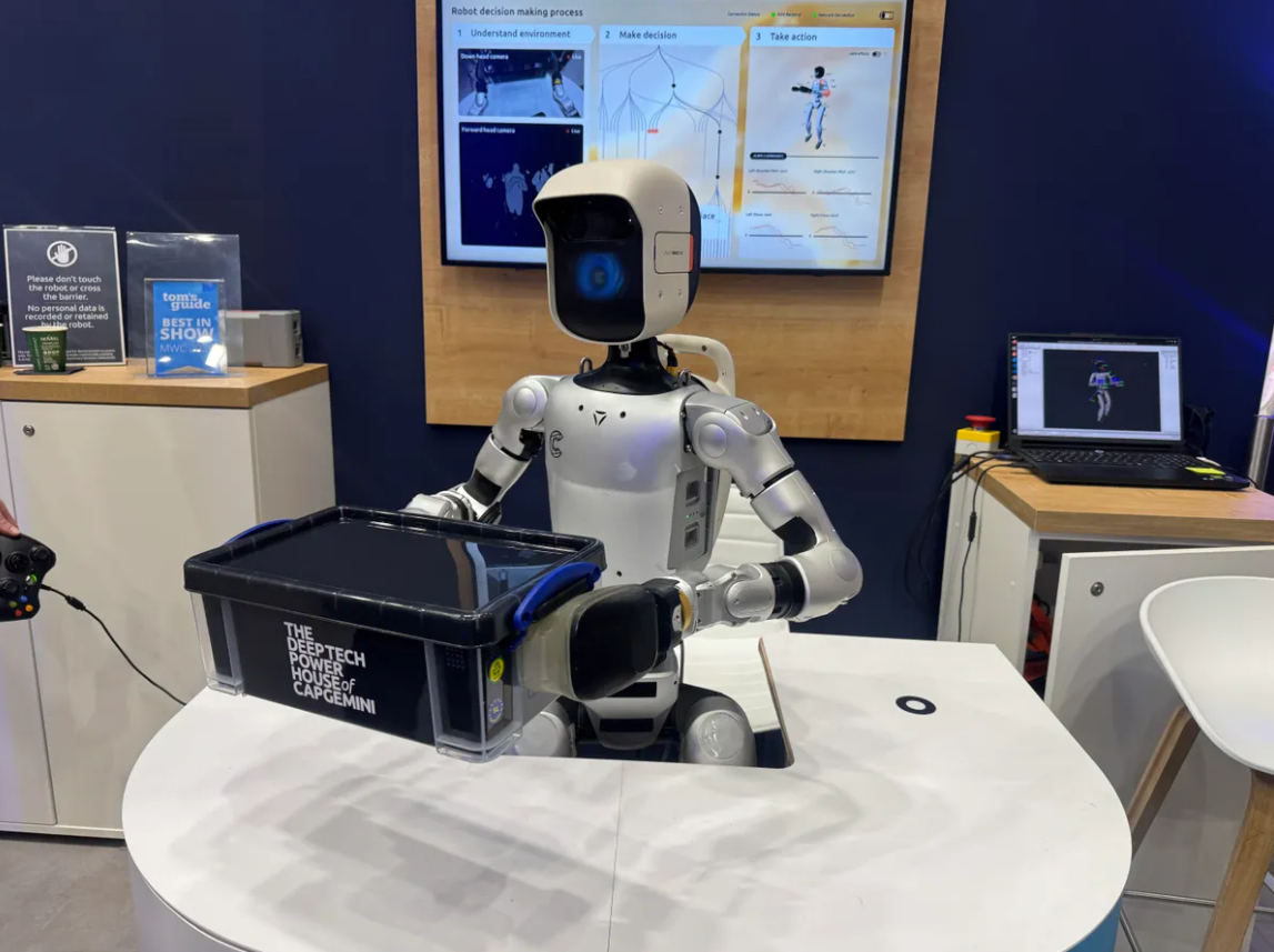 Con robot này có thể nhặt chiếc hộp lên và đặt vào vị trí được&nbsp;chỉ định.