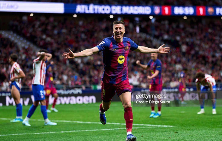 Lewandowski ghi bàn thắng quyết định, giúp Barcelona ngược dòng đánh bại Atletico Madrid