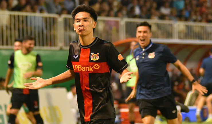 Văn Thuận tỏa sáng giúp Ninh Bình ngược dòng đánh bại HAGL