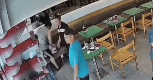 Bác sĩ giành sự sống cho người đàn ông bị ngừng tuần hoàn tại quán cà phê