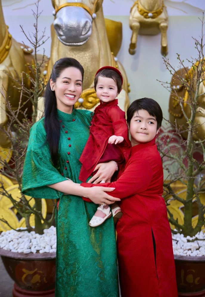 'Phú bà showbiz' Nhật Kim Anh ở biệt thự 200m2, tu tập và giấu kín tình yêu - 6