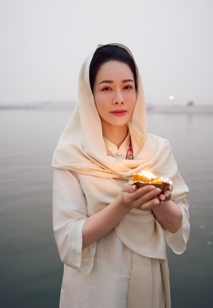 'Phú bà showbiz' Nhật Kim Anh ở biệt thự 200m2, tu tập và giấu kín tình yêu - 9