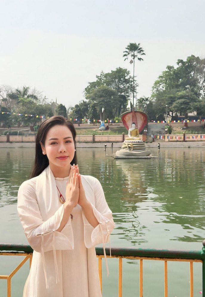 'Phú bà showbiz' Nhật Kim Anh ở biệt thự 200m2, tu tập và giấu kín tình yêu - 10