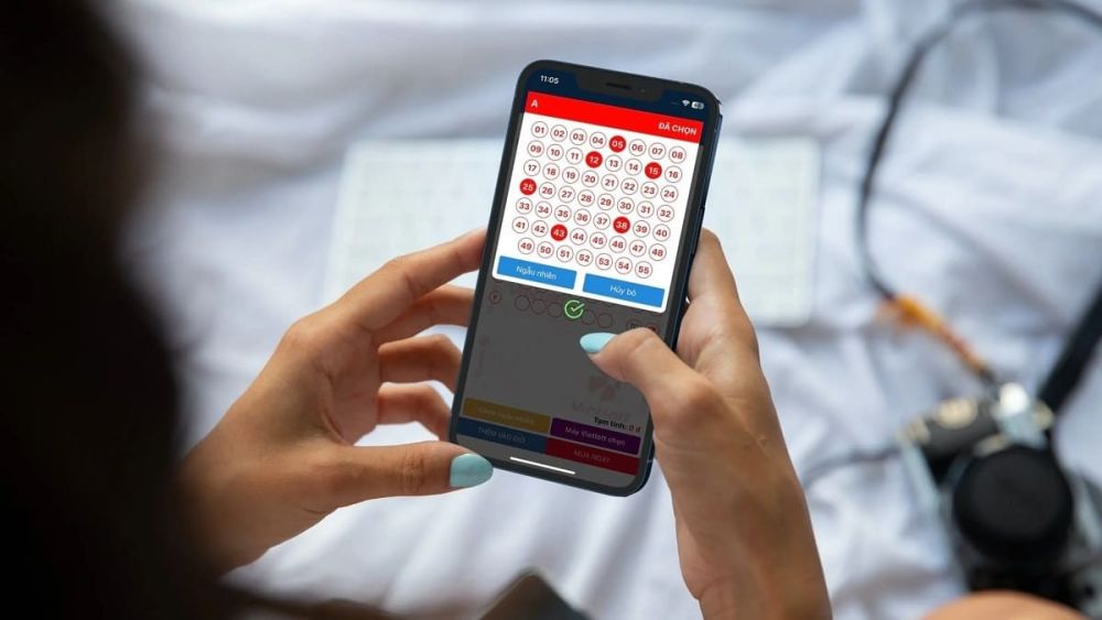 Chọn số, mua vé mọi lúc, mọi nơi với Vietlott SMS.