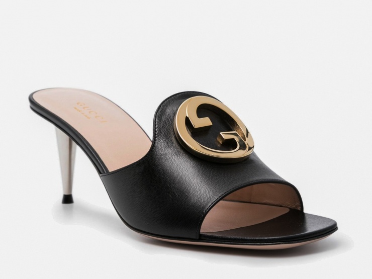 Kỳ Duyên hoàn thiện phong cách bằng đôi dép cao gót Gucci Blondie 990 USD (khoảng 26 triệu đồng).