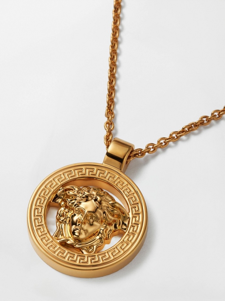 550 USD (14,5 triệu đồng) là giá của chiếc vòng cổ Versace Medusa '95.