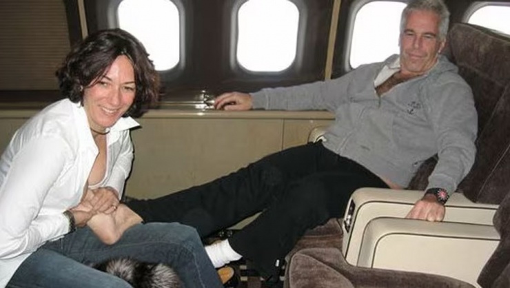 Hình ảnh rợn người bên trong chuyên cơ bỏ hoang của Jeffrey Epstein - 8