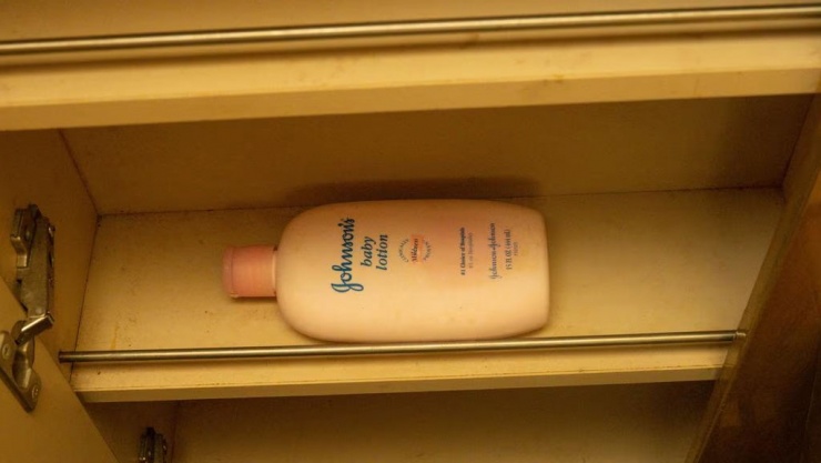 Hình ảnh rợn người bên trong chuyên cơ bỏ hoang của Jeffrey Epstein - 3