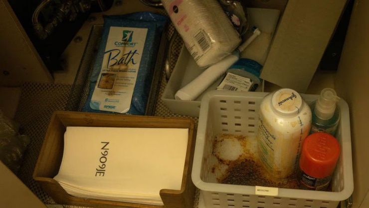 Hình ảnh rợn người bên trong chuyên cơ bỏ hoang của Jeffrey Epstein - 4