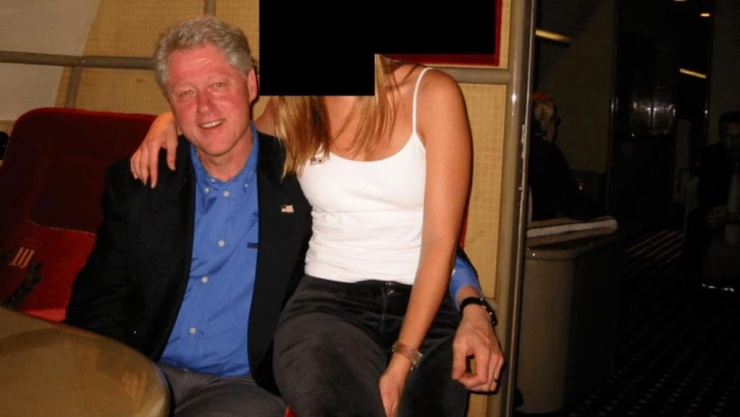 Hình ảnh rợn người bên trong chuyên cơ bỏ hoang của Jeffrey Epstein - 7